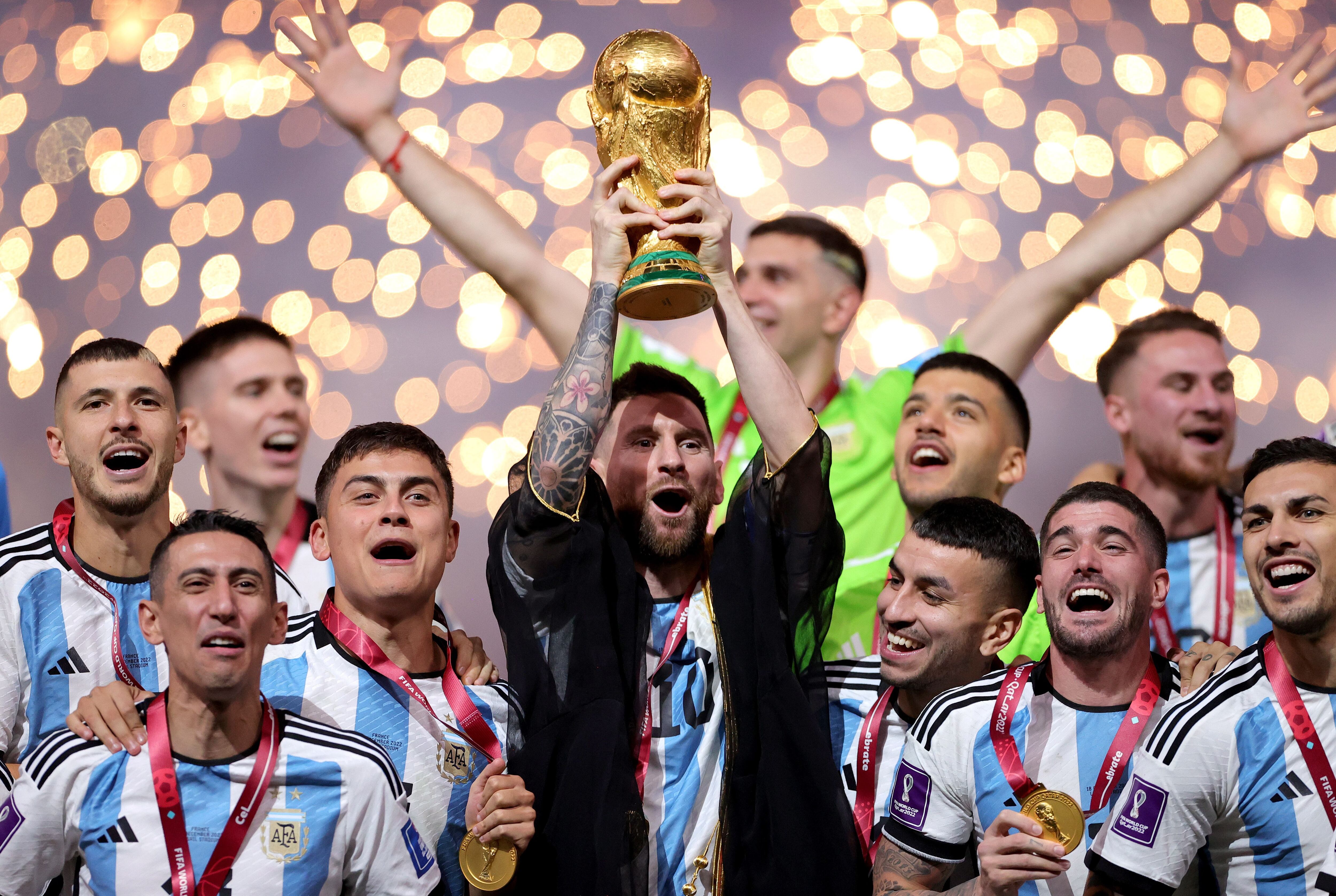 El Mundial de Messi: De qué está hecha, cuánto pesa y más detalles de la  copa | Revista Cromos